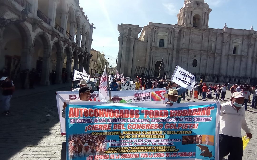 AREQUIPA: CIUDADANOS SE SUMAN A MARCHAS A FAVOR DEL CIERRE DEL CONGRESO Y UNA NUEVA CONSTITUCIÓN