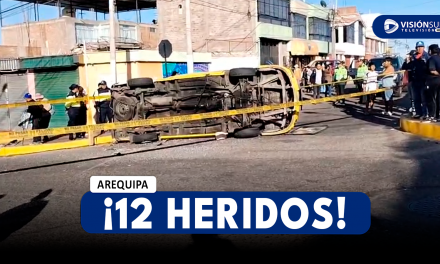 AREQUIPA: FUERTE CHOQUE ENTRE DOS COMBIS EN CAYMA DEJÓ 12 PERSONAS HERIDAS ENTRE LAS CUALES HAY 3 ESCOLARES