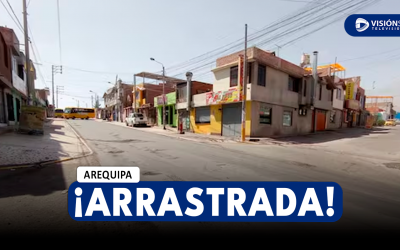 AREQUIPA: JOVEN ES ARRASTRADA POR MÁS DE 30 METROS POR UN VEHÍCULO QUE LE ARRANCHÓ SU CARTERA EN CAYMA