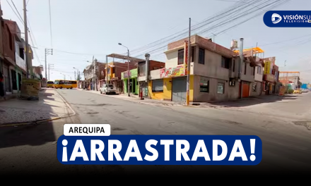 AREQUIPA: JOVEN ES ARRASTRADA POR MÁS DE 30 METROS POR UN VEHÍCULO QUE LE ARRANCHÓ SU CARTERA EN CAYMA