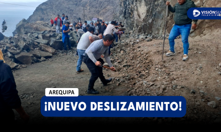 AREQUIPA: NUEVO DERRUMBE SE REGISTRÓ EN EL SECTOR DE LA PLANCHADA Y POLICÍA PIDE EVITAR VIAJAR POR ESTA ZONA