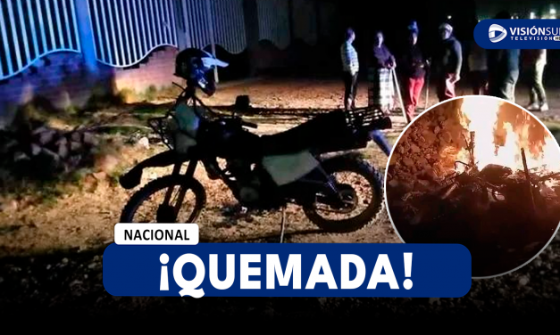 NACIONAL: VECINOS DEL DISTRITO DE SAN MIGUEL QUEMARON LA MOTO DE UN PRESUNTO DELINCUENTE