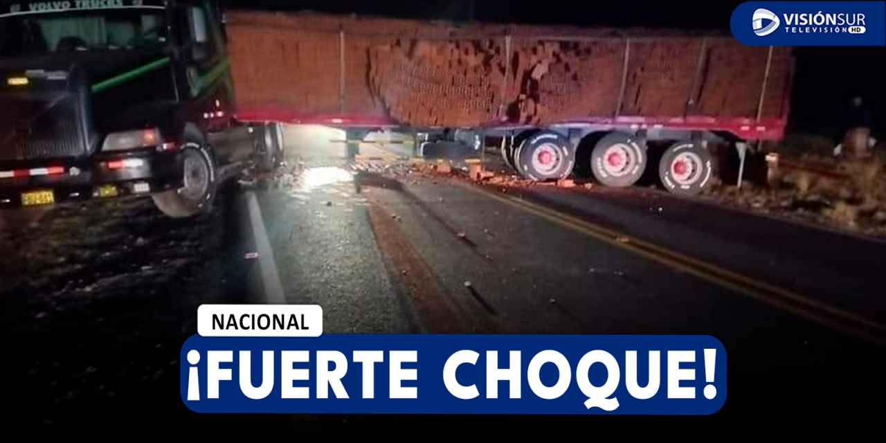 AREQUIPA: CAMIONETA IMPACTA CONTRA UN TRÁILER LLENO DE LADRILLOS Y OBSTACULIZA EL TRÁNSITO EN LA PANAMERICANA SUR