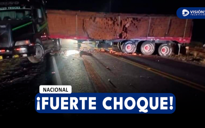 AREQUIPA: CAMIONETA IMPACTA CONTRA UN TRÁILER LLENO DE LADRILLOS Y OBSTACULIZA EL TRÁNSITO EN LA PANAMERICANA SUR