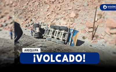 AREQUIPA: CAMIÓN TERMINÓ VOLCADO EN LA VÍA PENETRACIÓN HACIA AREQUIPA LUEGO DE QUE CONDUCTOR PERDIERA EL CONTROL