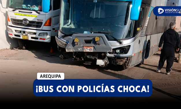 AREQUIPA: BUS QUE TRANSPORTABA 40 EFECTIVOS DE LA PNP IMPACTÓ CONTRA UN CERRO EN CARAVELÍ