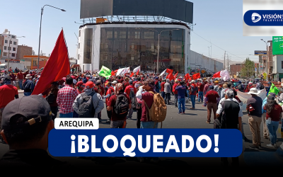 AREQUIPA: SE REGISTRA GRAN NÚMERO DE MANIFESTANTES EN EL ÓVALO DE LOS BOMBEROS EN EL SEGUNDO DÍA DE PROTESTAS