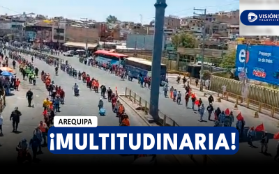 AREQUIPA: GRAN CANTIDAD DE MANIFESTANTES DE CONSTRUCCIÓN CIVIL MARCHARON FRENTE AL TERMINAL TERRESTRE