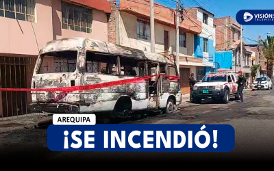 AREQUIPA: COMBI EN PAUCARPATA SE INCENDIÓ Y VECINOS DENUNCIAN QUE LO USABAN PARA TOMAR ALCOHOL