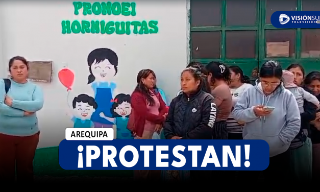 AREQUIPA: PADRES DE FAMILIA PROTESTAN LUEGO DE QUE DENUNCIARAN TOCAMIENTOS INDEBIDOS A UN MENOR EN SU CENTRO EDUCATIVO