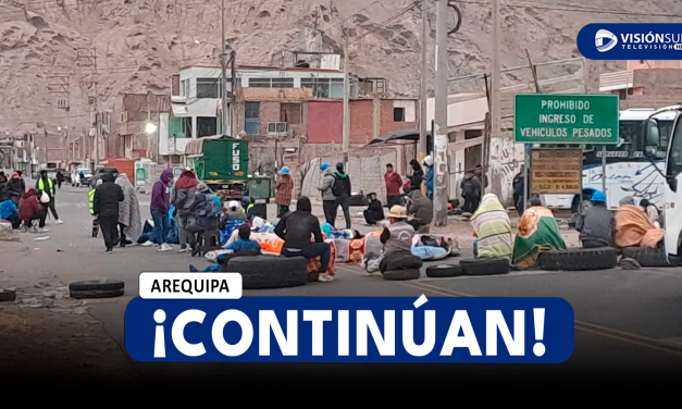 AREQUIPA: PROTESTANTES EN EL PUENTE OCOÑA Y CHALA SE PRONUNCIAN Y DICEN: “TENEMOS QUE RESISTIR”