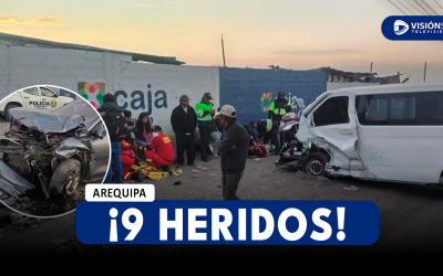 AREQUIPA: FUERTE CHOQUE ENTRE AUTOMÓVIL Y COMBI EN LA VÍA EVITAMIENTO DEJÓ 9 HERIDOS