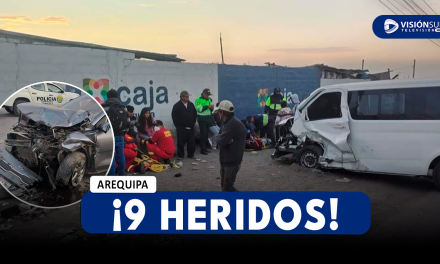 AREQUIPA: FUERTE CHOQUE ENTRE AUTOMÓVIL Y COMBI EN LA VÍA EVITAMIENTO DEJÓ 9 HERIDOS