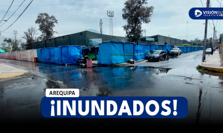 AREQUIPA: PUESTOS DE VENTA EN EL ESTADIO MELGAR TERMINAN INUNDADOS LUEGO DEL ROBO DE MEDIDORES DE AGUA