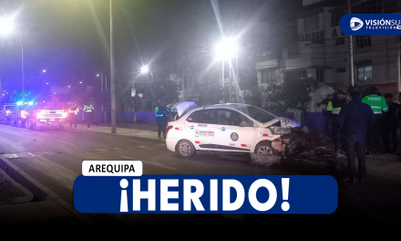 AREQUIPA: CONDUCTOR DE ALÓ 45 TERMINA IMPACTANDO CONTRA POSTE EN LA AV. VENEZUELA Y TERMINA HERIDO