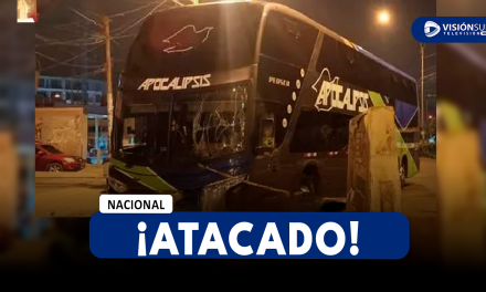 NACIONAL: DELINCUENTES A BORDO DE UNA MOTO DISPARAN EN CONTRA DE UN BUS INTERPROVINCIAL EN MOVIEMIENTO