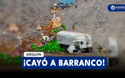 AREQUIPA: CÁMARA FRIGORÍFICA CAYÓ A BARRANCO EN LA VÍA COSTANERA ENTRE CAMANÁ E ISLAY