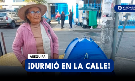 AREQUIPA: ADULTA MAYOR DURMIÓ AFUERA DE LA EMPRESA SEDAPAR DEBIDO A QUE NO ATENDIERAN UNA FUGA QUE TENÍA EN SU CASA