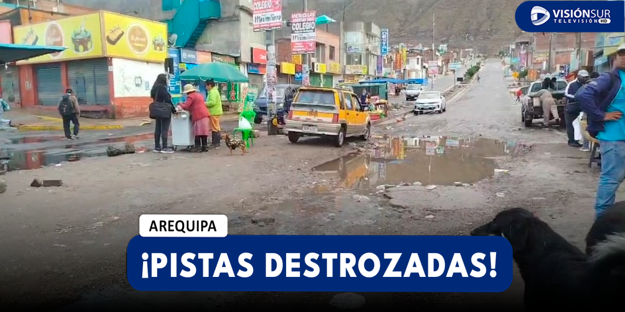 AREQUIPA: TRAS VARIAS HORAS DE LLUVIAS EN CERRO COLORADO EL SECTOR DE APIPA TERMINÓ CON LAS PISTAS DESTROZADAS