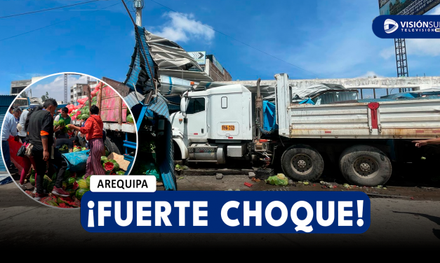 AREQUIPA: CAMIÓN IMPACTA CONTRA MERCADERÍA DE SANDÍA Y MELÓN EN LA AV. EVITAMIENTO