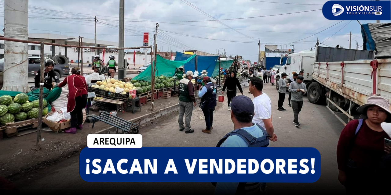 AREQUIPA: RETIRAN A COMERCIANTES DE LA AV. EVITAMIENTO LUEGO DE CHOQUE DE CAMIÓN CONTRA PUESTOS DE VENTA