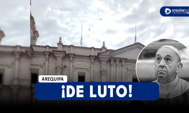 AREQUIPA: PONEN BANDERAS A MEDIA ASTA EN LA BASÍLICA CATEDRAL DE AREQUIPA POR DUELO TRAS FALLECIMIENTO DEL PAPA FRANCISCO