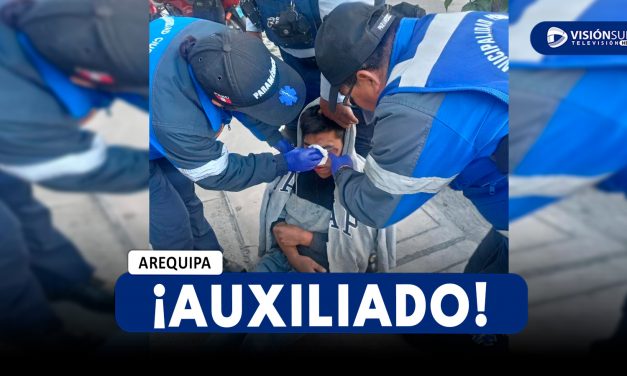 AREQUIPA: AUXILIAN A VARÓN QUE SE ENCONTRABA INCONSCIENTE EN EL CERCADO DE AREQUIPA CON MÚLTIPLES HERIDAS