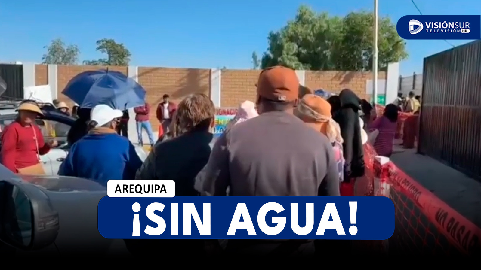 AREQUIPA: VECINOS PROTESTAN POR FALTA DE AGUA POR MÁS DE 10 DÍAS DEBIDO A CONSTRUCCIÓN DE PISCINA DEL COLEGIO PRESCOTT