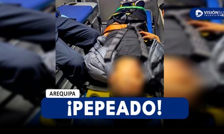 AREQUIPA: PARAMÉDICOS AUXILIAN A JOVEN INCONSCIENTE EN LA PLAZA ESPAÑA TRAS SER PRESUNTAMENTE PEPEADO