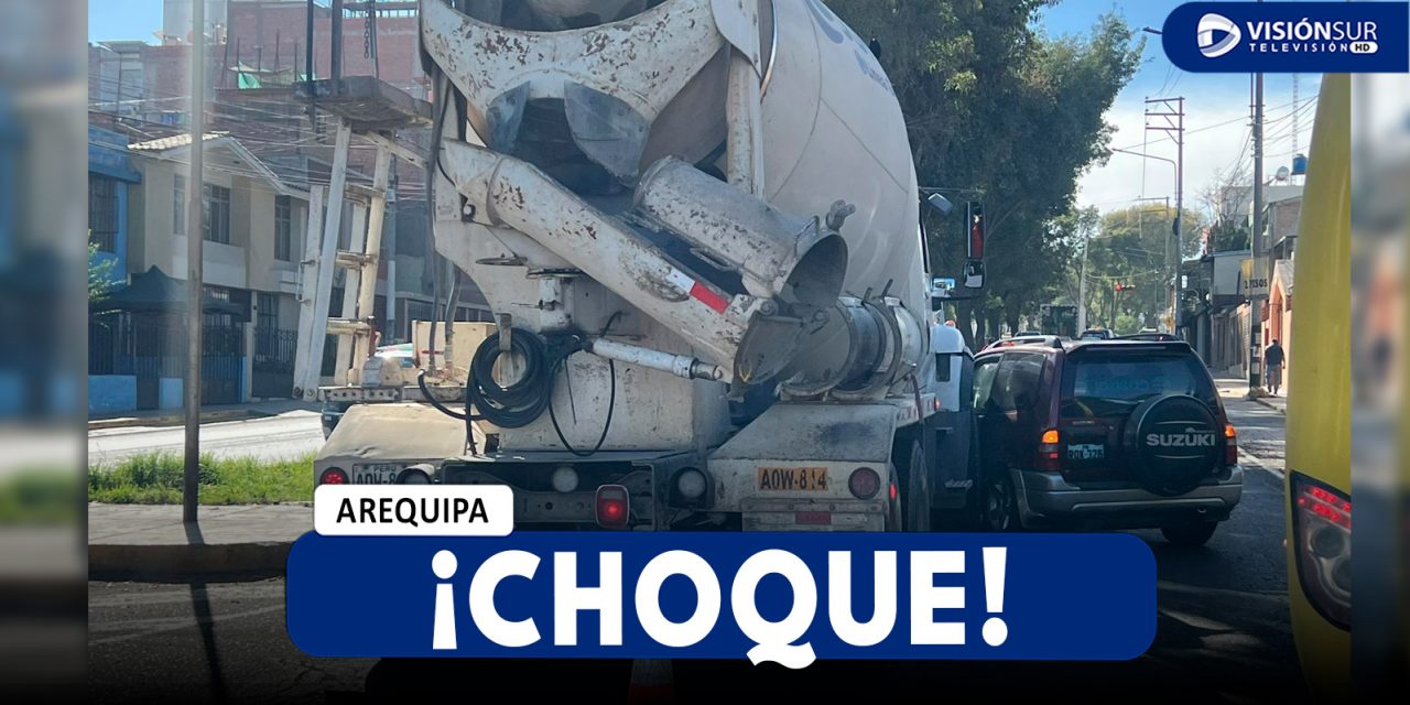 AREQUIPA: FUERTE CHOQUE SE REGISTRÓ EN LA AV. VENEZUELA CUANDO UN CAMIÓN MEZCLADOR IMPACTÓ CONTRA CAMIONETA