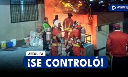 AREQUIPA: INCENDIO EN MARIANO MELGAR INICIADO POR UNA VELA ES SOFOCADO POR BOMBEROS