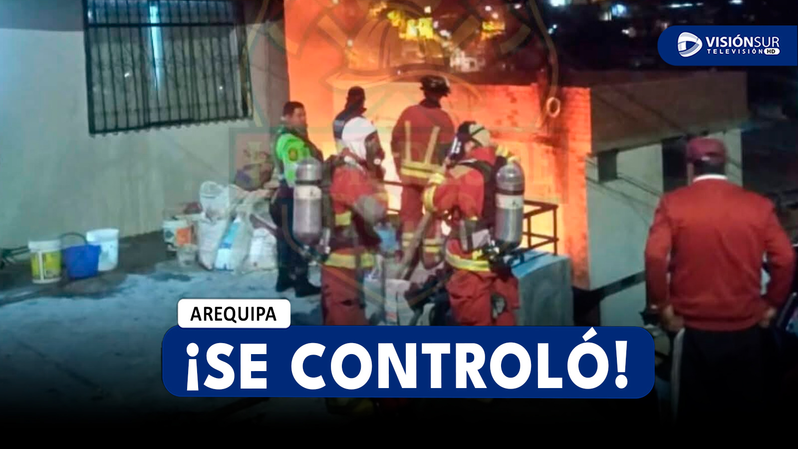 AREQUIPA: INCENDIO EN MARIANO MELGAR INICIADO POR UNA VELA ES SOFOCADO POR BOMBEROS