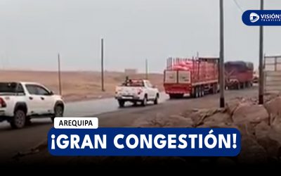 AREQUIPA: GRAN CONGESTIÓN EN LA CARRETERA PANAMERICANA SUR POR UN VEHÍCULO DE CARGA PESADA QUE BLOQUEÓ LA VÍA