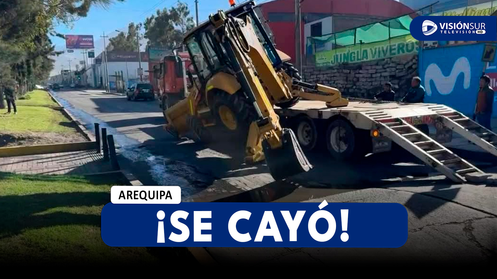 AREQUIPA: RETROEXCAVADORA CAE DE UN CAMIÓN CAMABAJA Y PROVOCA EL CIERRE DEL CARRIL DE SUBIDA DE LA AV. AVIACIÓN