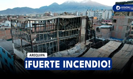 AREQUIPA: FUERTE INCENDIO REGISTRADO EN MIRAFLORES DEJÓ DESTRUIDO EDIFICIO DONDE VENDÍAN MUEBLES