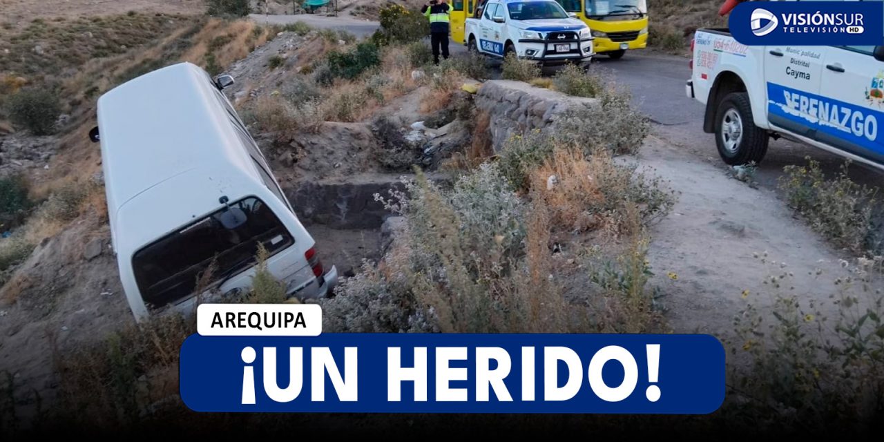 AREQUIPA: COMBI TERMINA AL INTERIOR DE UNA QUEBRADA EN CAYMA EN HORAS DE LA MAÑANA