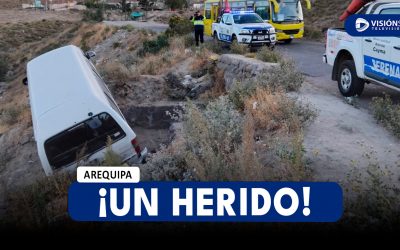AREQUIPA: COMBI TERMINA AL INTERIOR DE UNA QUEBRADA EN CAYMA EN HORAS DE LA MAÑANA