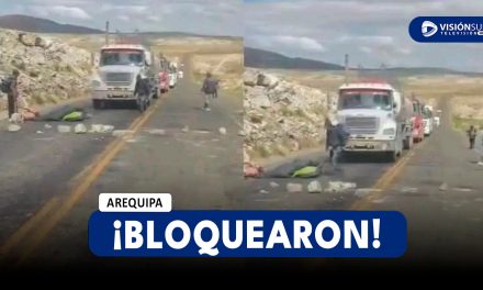 AREQUIPA: CIUDADANOS EXTRANJEROS BLOQUEARON LA VÍA AREQUIPA – JULIACA YA QUE TRANSPORTISTAS SE NEGARON A LLEVARLOS