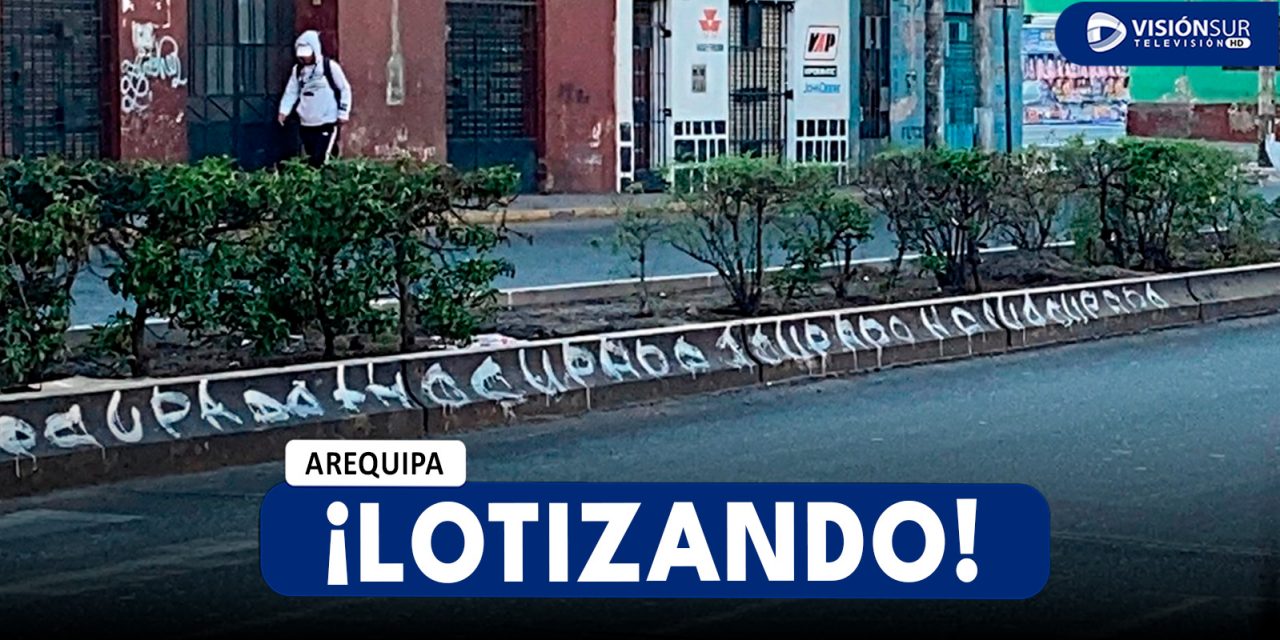 AREQUIPA: REAPARECEN PINTAS EN LA AV. MARISCAL CASTILLA CON EL NOMBRE “OCUPADO 2025” LOTIZANDO ESPACIOS PARA EL CORSO