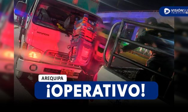 AREQUIPA: DURANTE OPERATIVO RETIRAN SILLAS Y BANCAS QUE OCUPABAN ESPACIOS EN LA AV. INDEPENDENCIA