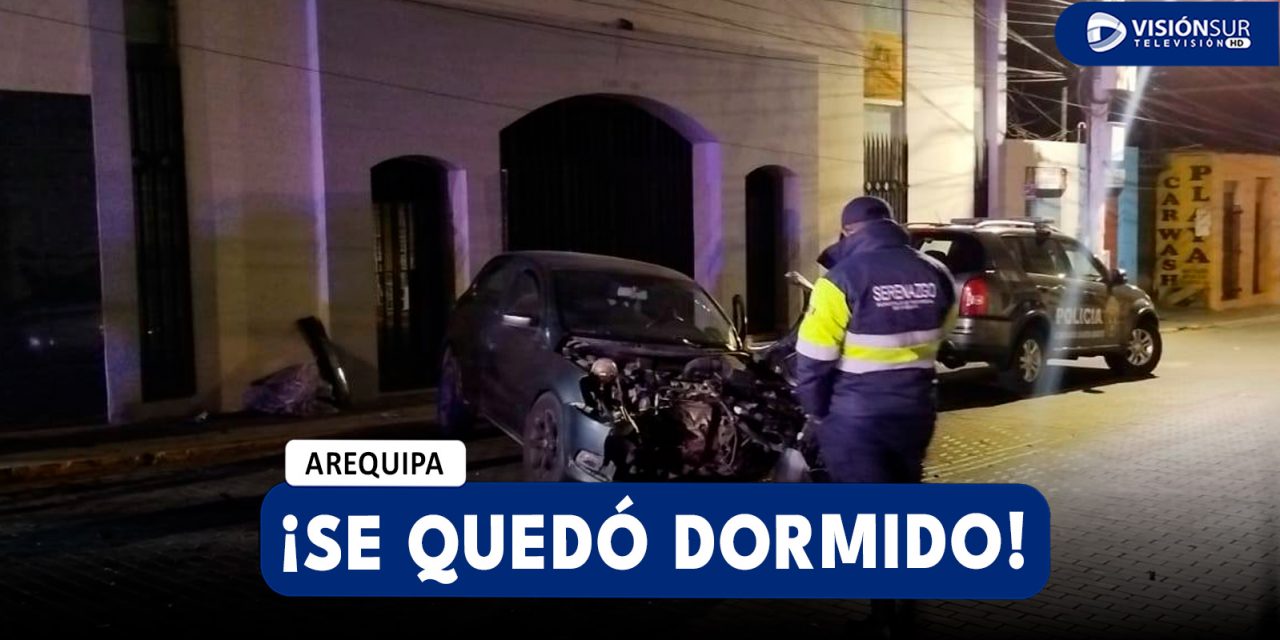 AREQUIPA: CONDUCTOR SE HABRÍA QUEDADO DORMIDO Y TERMINÓ CHOCANDO CONTRA POSTE EN LA CALLE PERAL