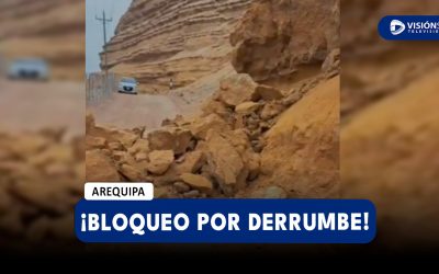 AREQUIPA: DERRUMBE BLOQUEA VÍA PLAYA SAN MARINO EN LA ZONA DE CAMANÁ Y CONDUCTORES APOYO PARA PODER TRANSITAR