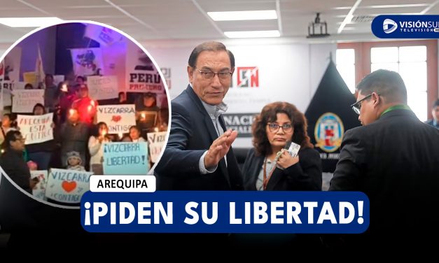AREQUIPA: SIMPATIZANTES DE MARTÍN VIZCARRA REALIZAN PLANTÓN AFUERA DEL PODER JUDICIAL PIDIENDO SU LIBERACIÓN