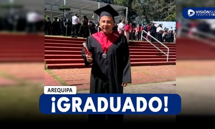 AREQUIPA: “CACHETE” ZÚÑIGA SE GRAUDA DE ABOGADO MIENTRAS DIRIGÍA CLUB DE TACNA