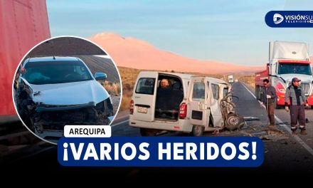AREQUIPA: UNA MINIVAN Y UNA CAMIONETA IMPACTARON DE MANERA FRONTAL EN LA VÍA AREQUIPA-PUNO DEJANDO VARIOS HERIDOS