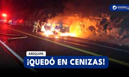 AREQUIPA: VEHÍCULO PARTICULAR TERMINA EN CENIZAS TRAS INCENDIARSE EN LA PANAMERICANA SUR