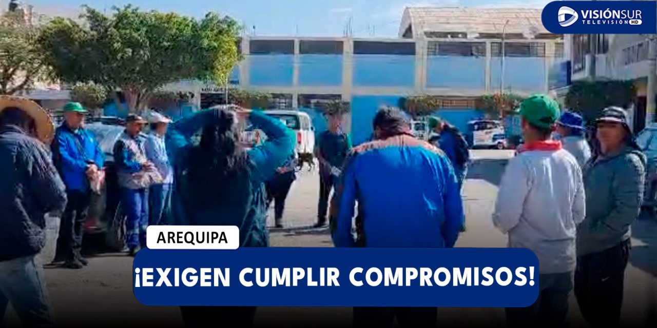 AREQUIPA: TRABAJADORES DE LA MUNICIPALIDAD DE URACA REALIZAN PLANTÓN EN EL FRONTIS DEL CONSEJO DISTRITAL