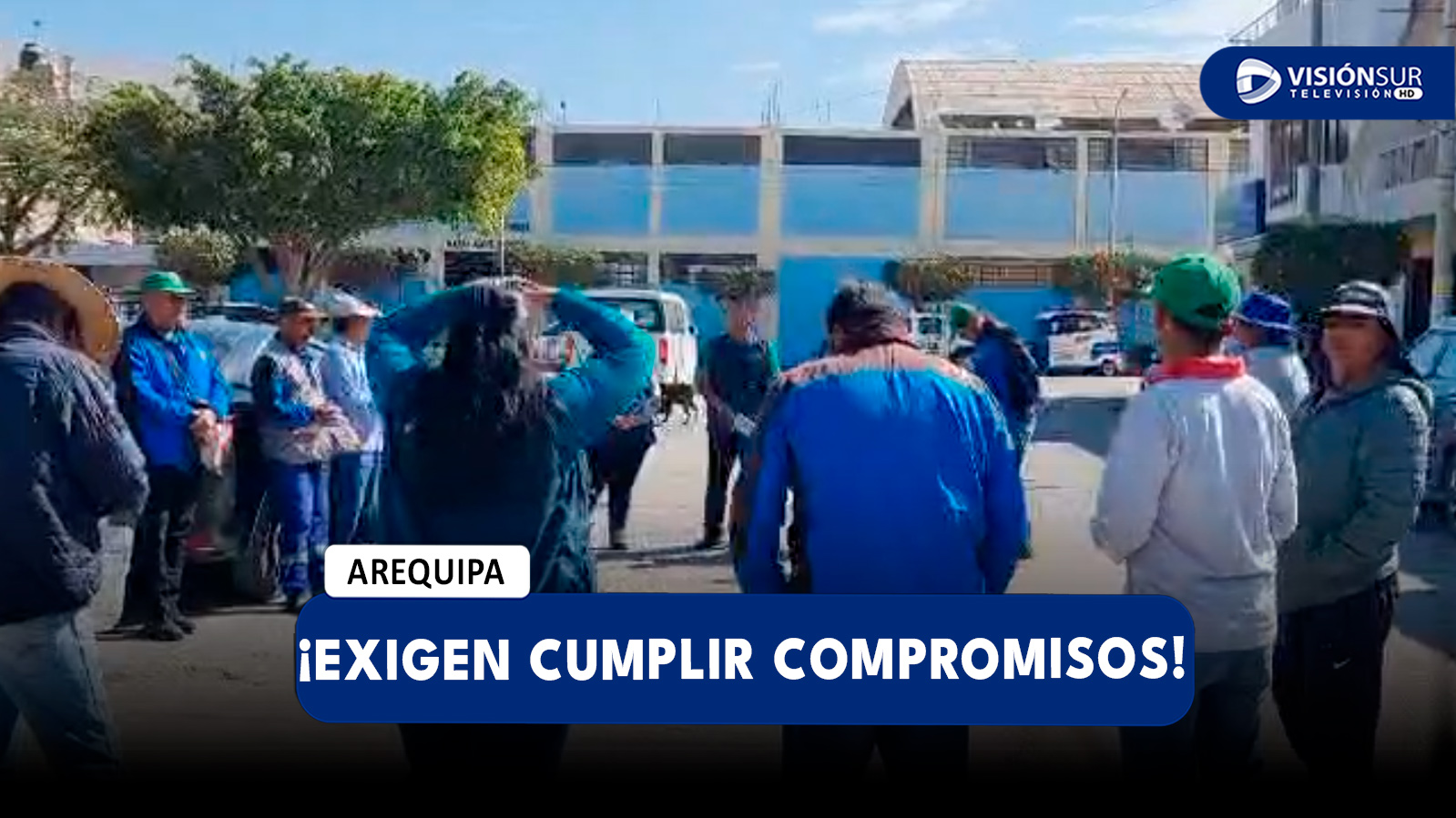 AREQUIPA: TRABAJADORES DE LA MUNICIPALIDAD DE URACA REALIZAN PLANTÓN EN EL FRONTIS DEL CONSEJO DISTRITAL