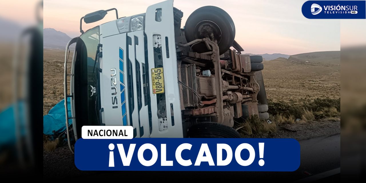 NACIONAL: CAMIÓN TERMINA VOLCADO EN LA VÍA AREQUIPA – PUNO Y CONDUCTOR NO ES ENCONTRADO EN LA ZONA