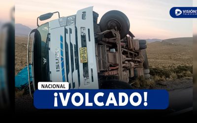 NACIONAL: CAMIÓN TERMINA VOLCADO EN LA VÍA AREQUIPA – PUNO Y CONDUCTOR NO ES ENCONTRADO EN LA ZONA
